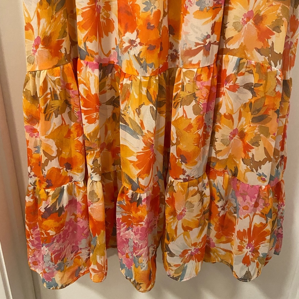 Vince Camuto EUC size 1X floral smocked split neck tiered maxi dress - Picture 7 of 11
